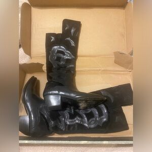 Women’s 10 Frye cowboy boots. Black. Leather.